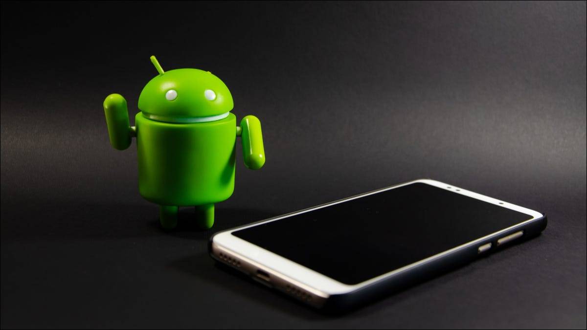 android-robot-and-phone android-robot-and-phone