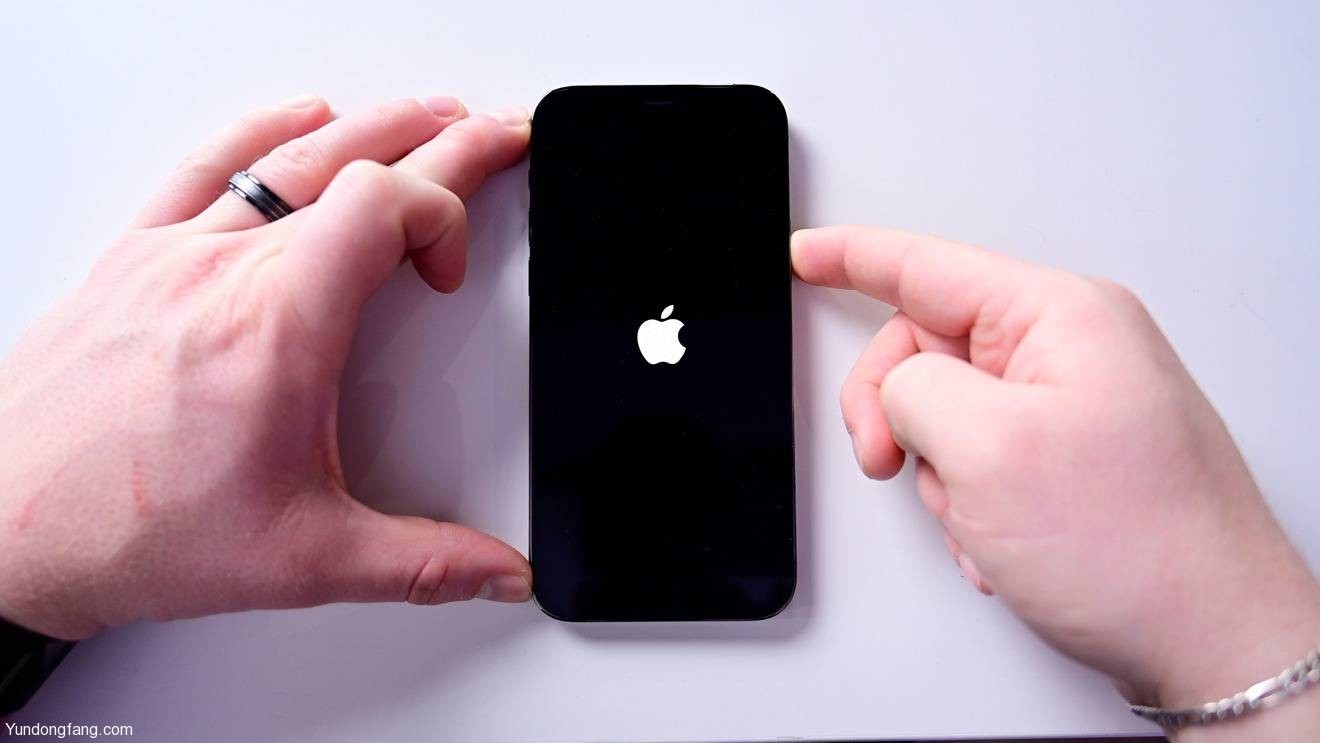 38323-73018-force-restarting-iphone-12-pro-xl 38323-73018-force-restarting-iphone-12-pro-xl